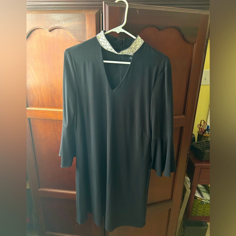 Keyhole neckline dress